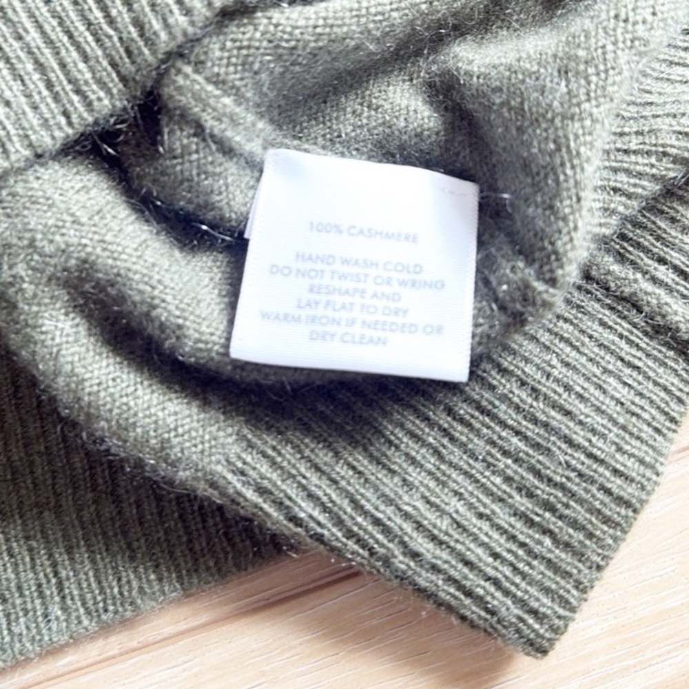 100% Cashmere Olive Green V-Neck Women's Sweater - Picture 7 of 16